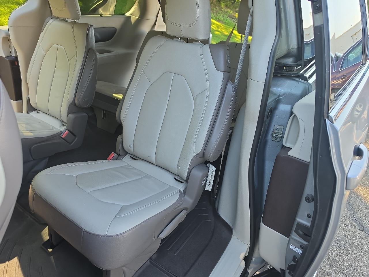 Chrysler Pacifica Touring-L FWD 2017