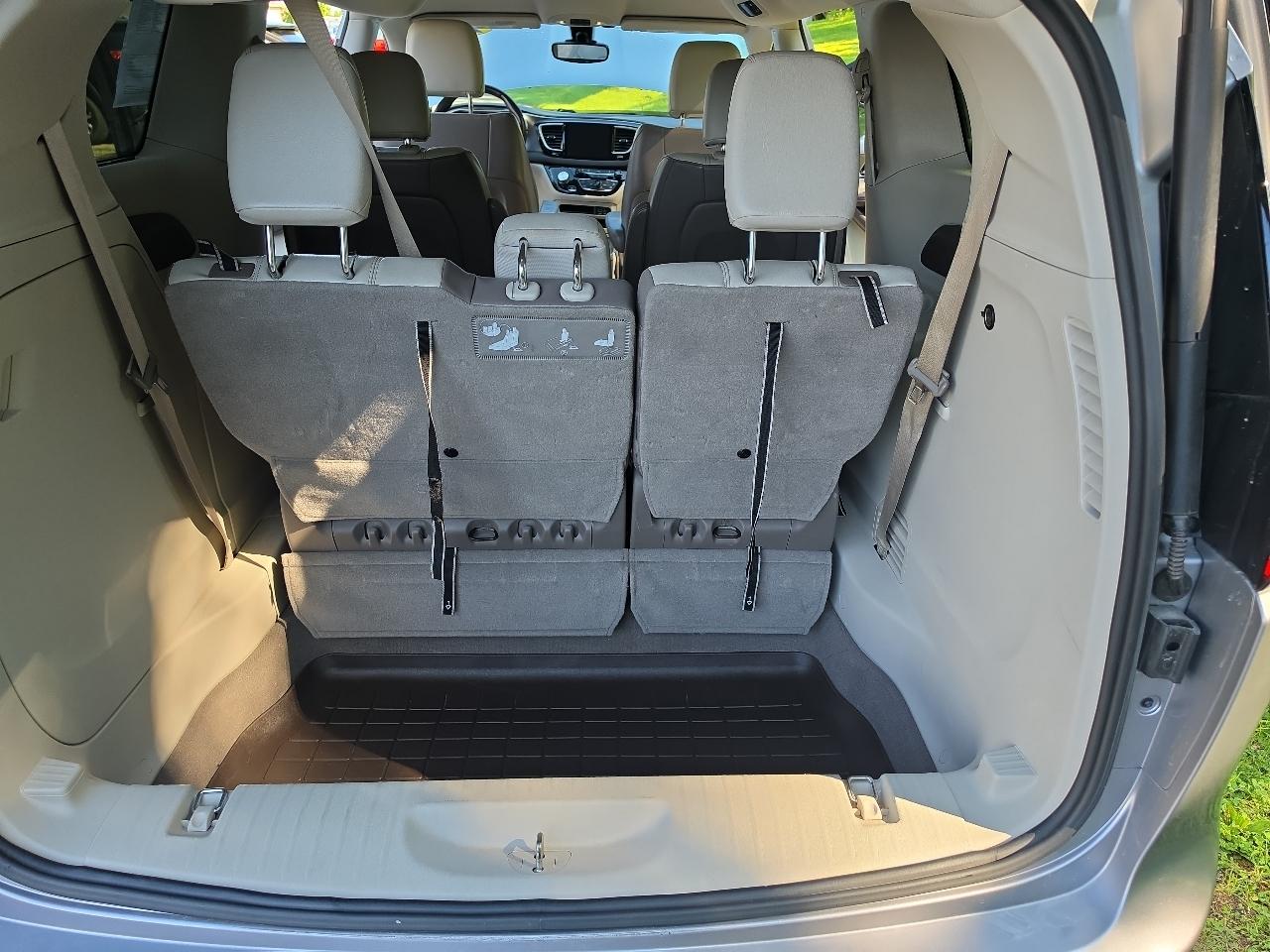 Chrysler Pacifica Touring-L FWD 2017