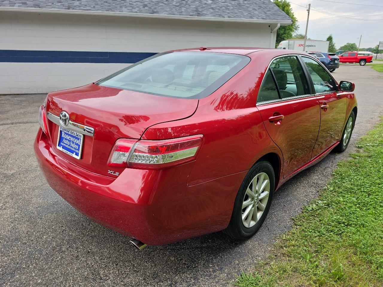 Toyota Camry 4dr Sdn I4 Man LE (Natl) 2011