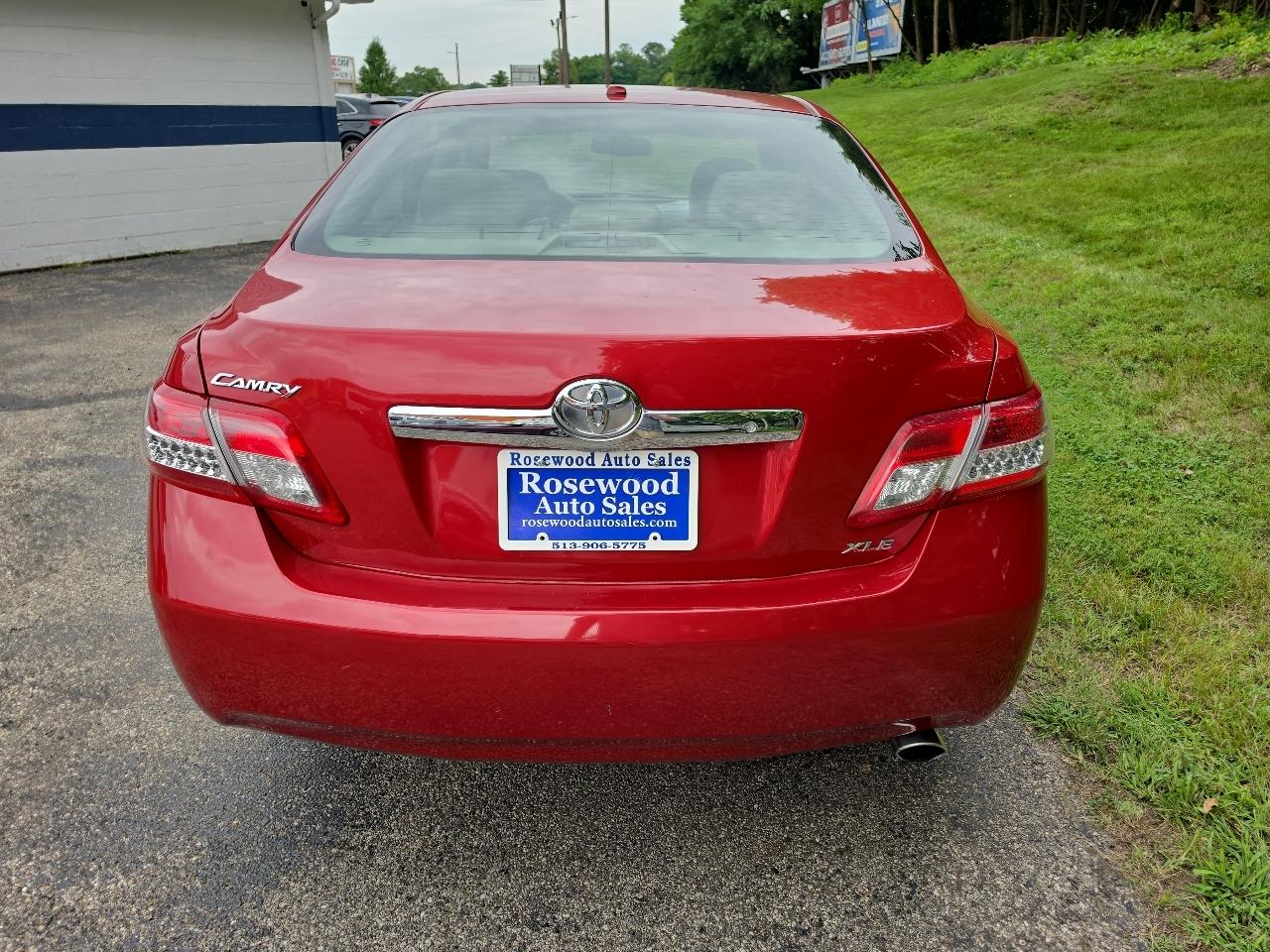 Toyota Camry 4dr Sdn I4 Man LE (Natl) 2011
