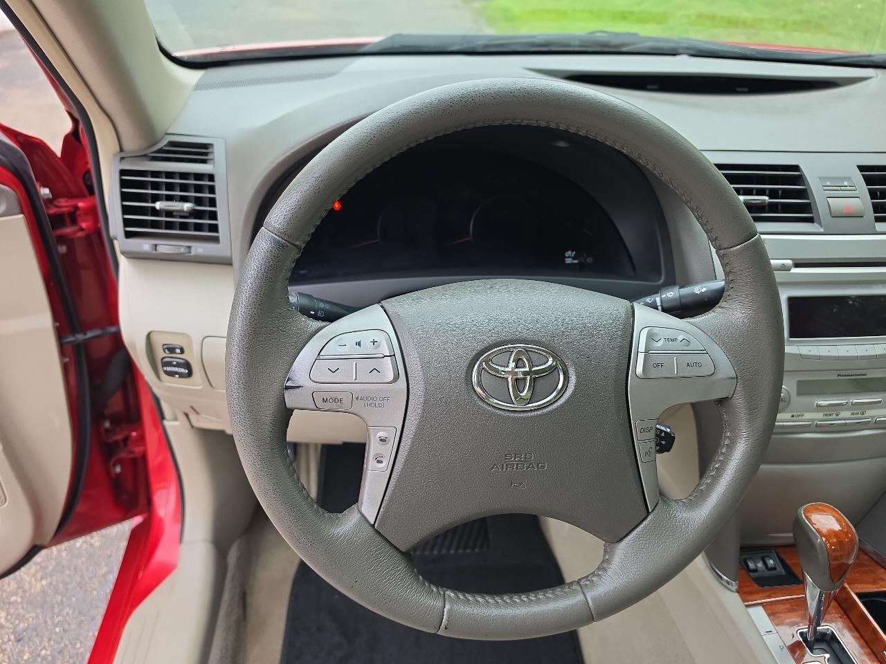 Toyota Camry 4dr Sdn I4 Man LE (Natl) 2011