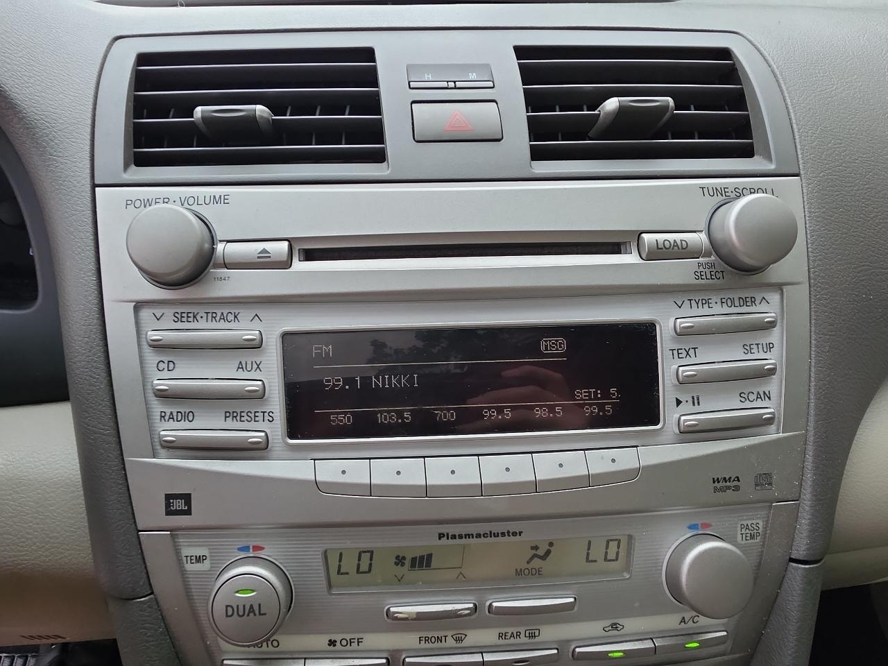 Toyota Camry 4dr Sdn I4 Man LE (Natl) 2011