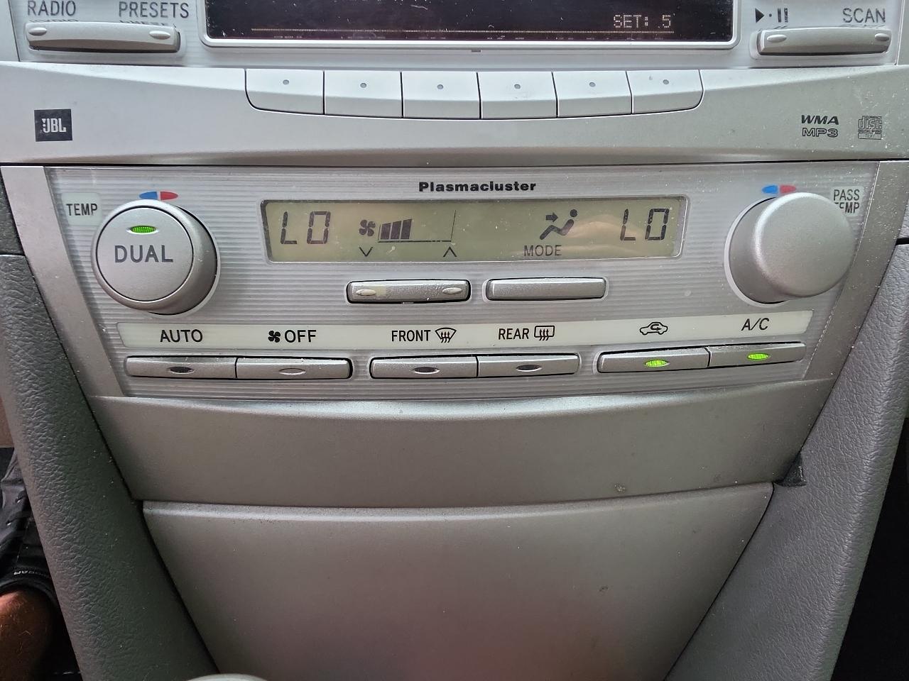 Toyota Camry 4dr Sdn I4 Man LE (Natl) 2011