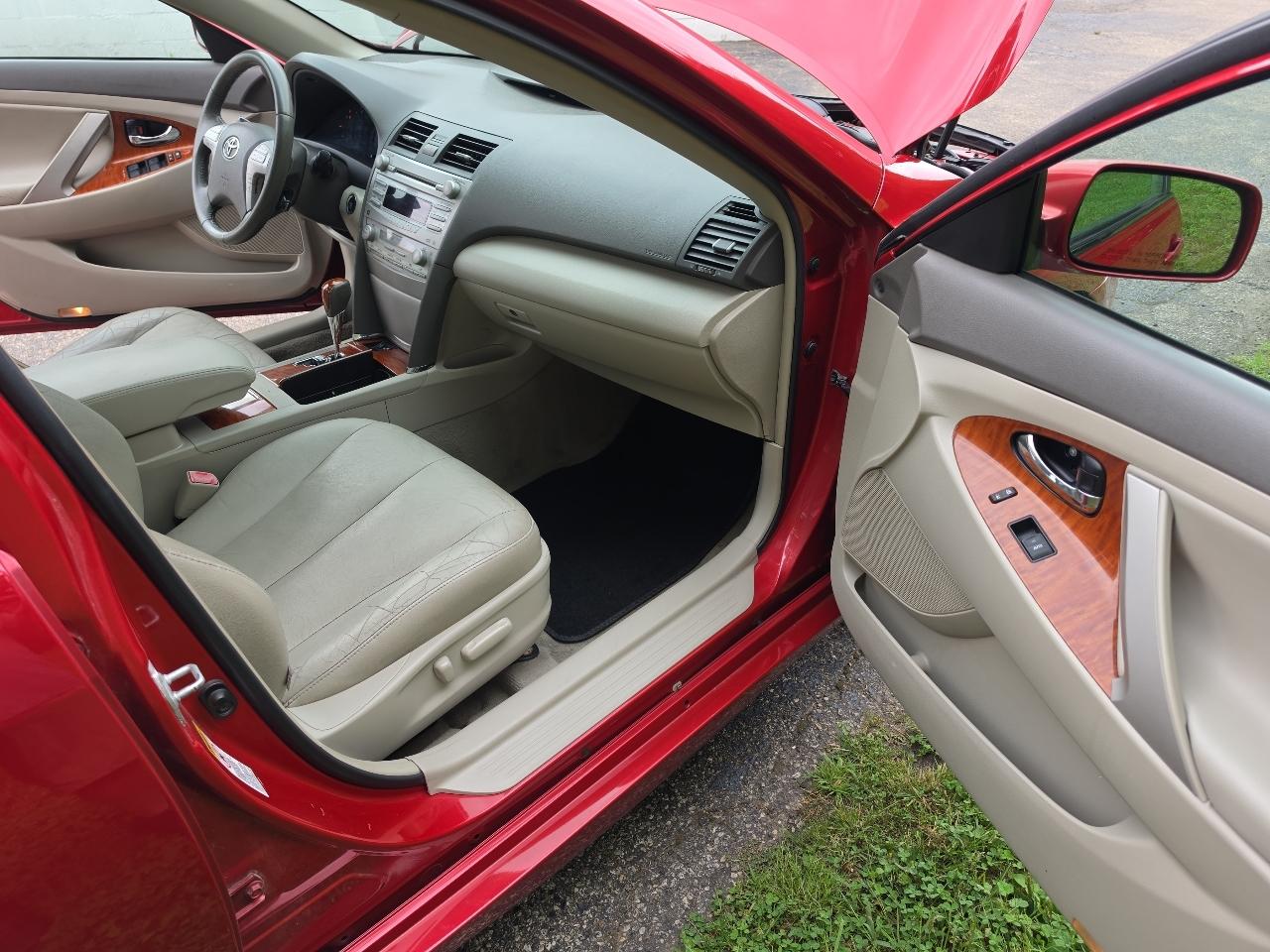Toyota Camry 4dr Sdn I4 Man LE (Natl) 2011