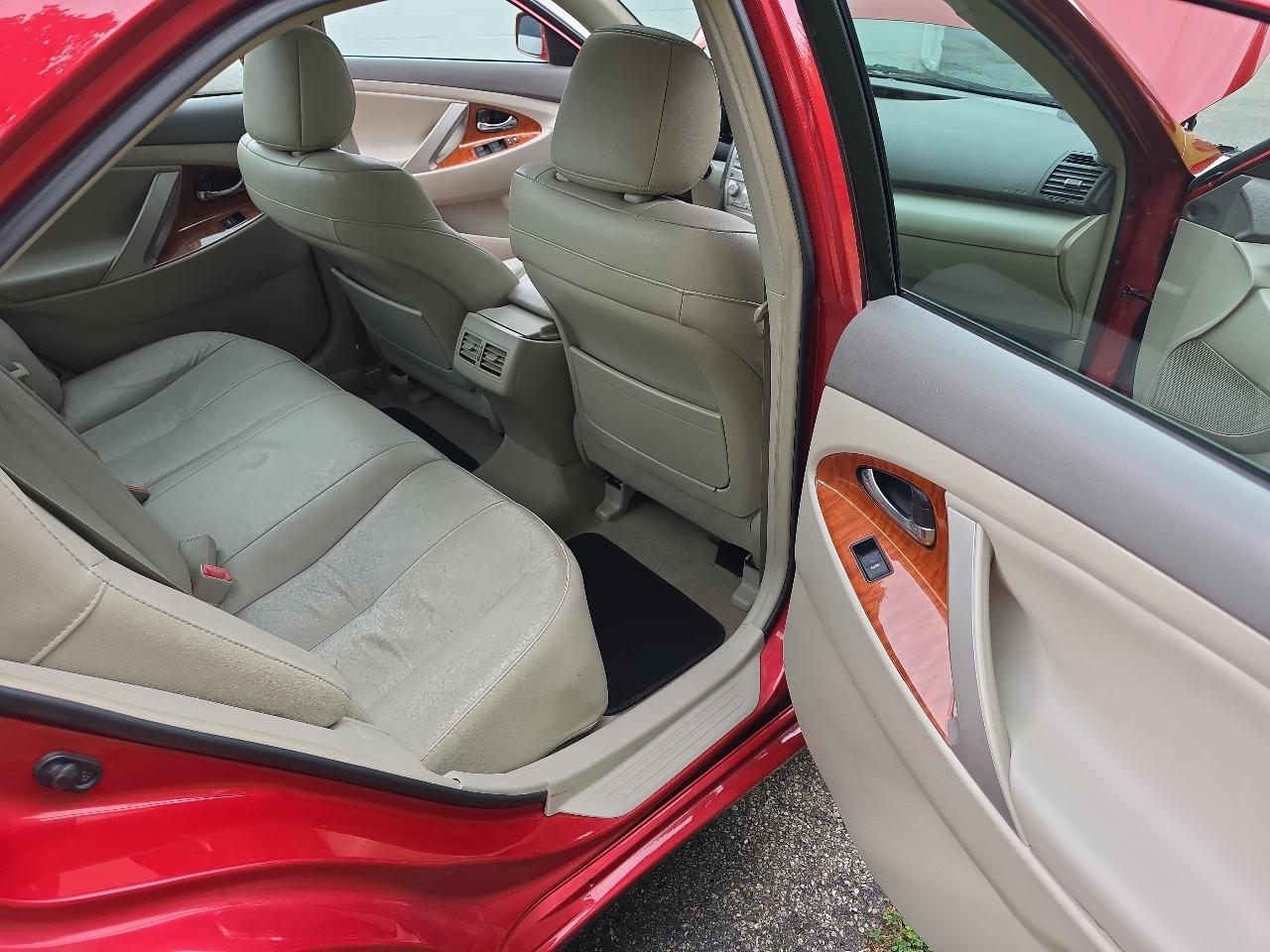 Toyota Camry 4dr Sdn I4 Man LE (Natl) 2011