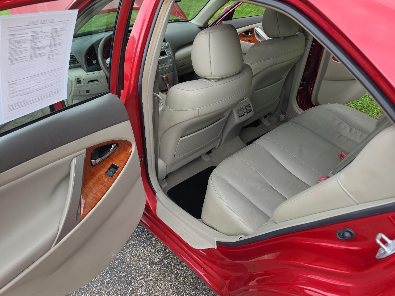 Toyota Camry 4dr Sdn I4 Man LE (Natl) 2011