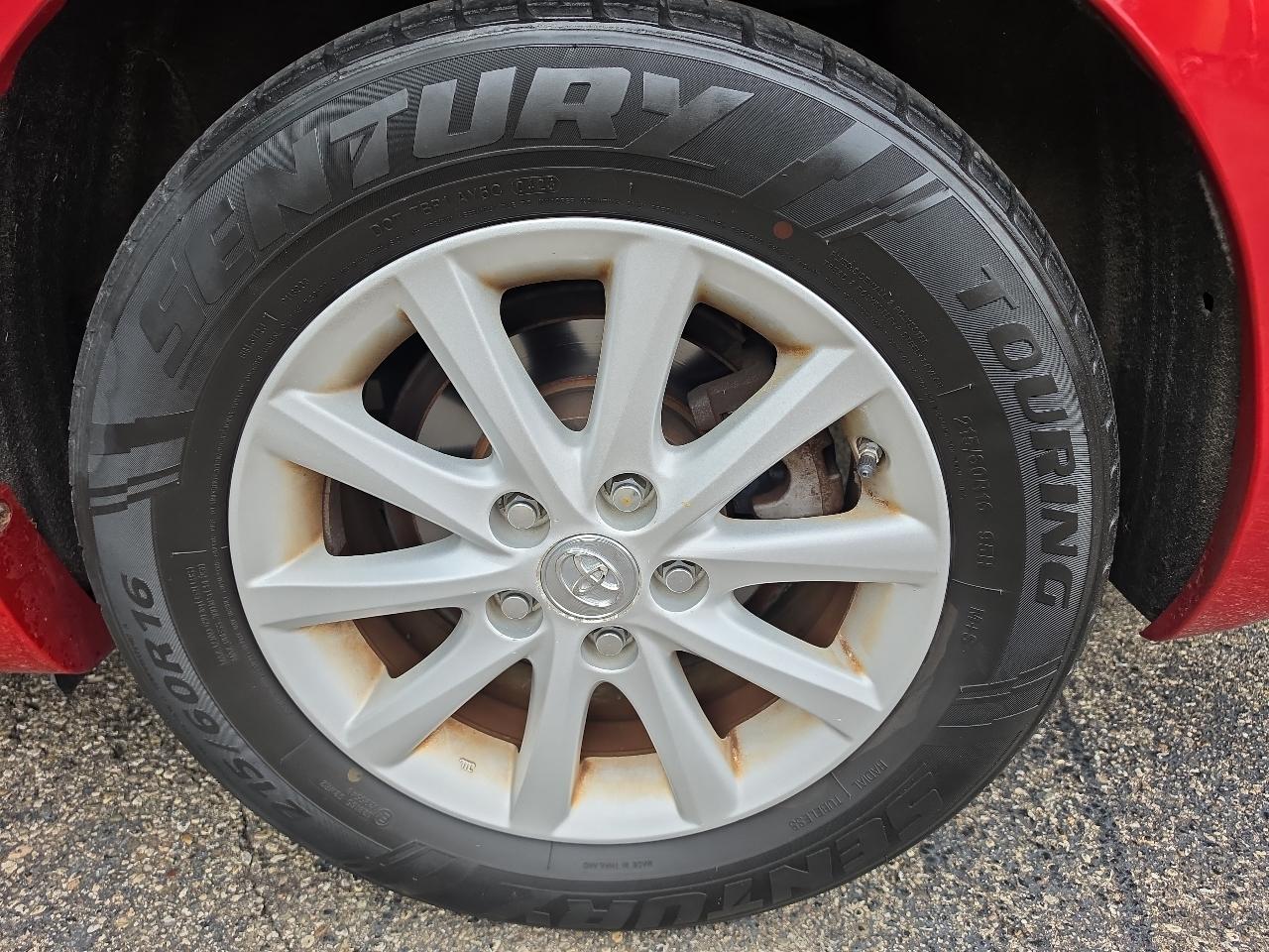 Toyota Camry 4dr Sdn I4 Man LE (Natl) 2011