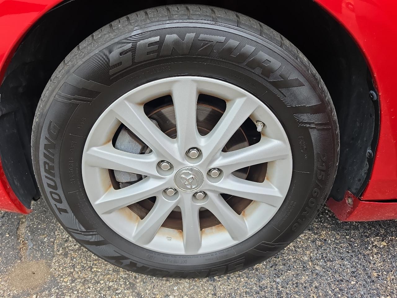 Toyota Camry 4dr Sdn I4 Man LE (Natl) 2011
