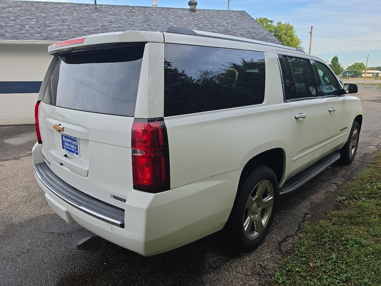 Chevrolet Suburban 4WD 4dr 1500 Premier 2017