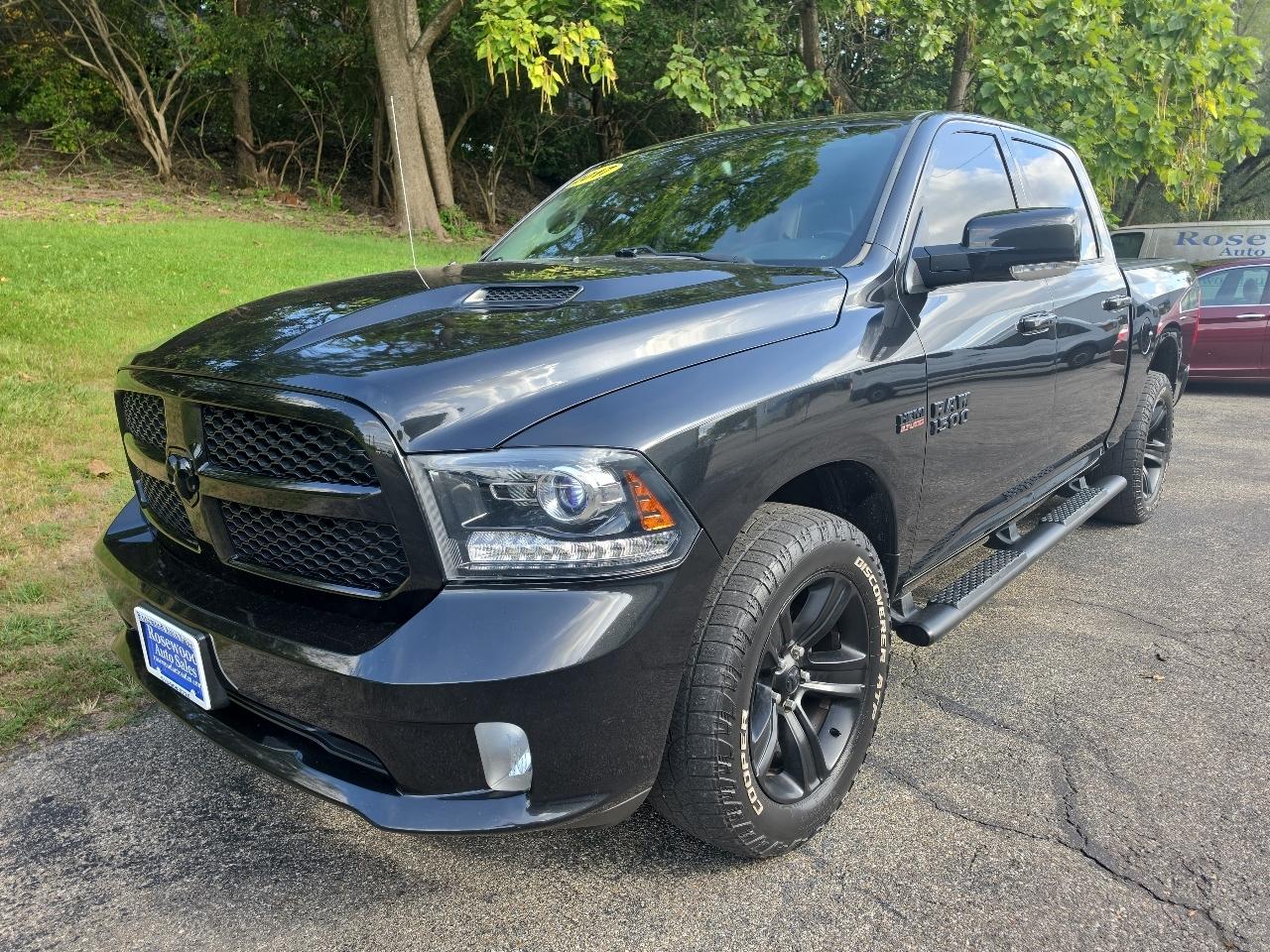 RAM 1500 Night 4x4 Crew Cab 5'7" Box 2017