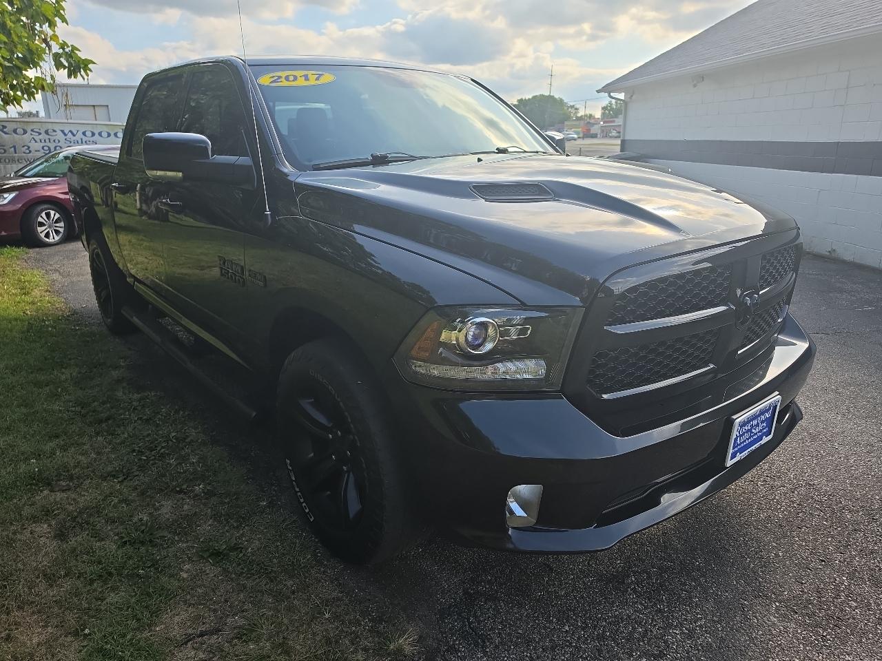 RAM 1500 Night 4x4 Crew Cab 5'7" Box 2017