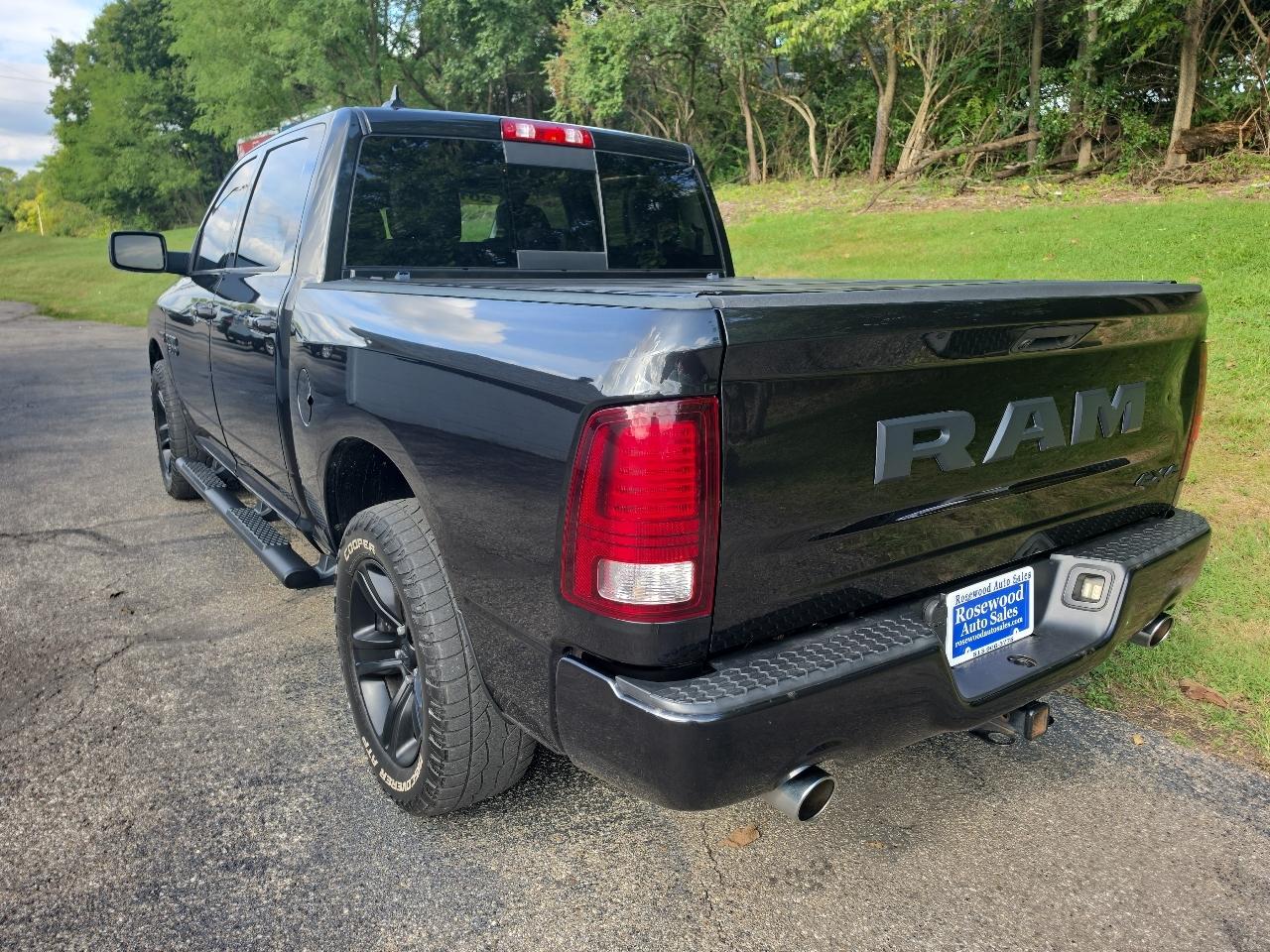 RAM 1500 Night 4x4 Crew Cab 5'7" Box 2017