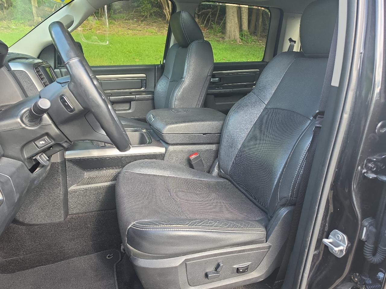 RAM 1500 Night 4x4 Crew Cab 5'7" Box 2017