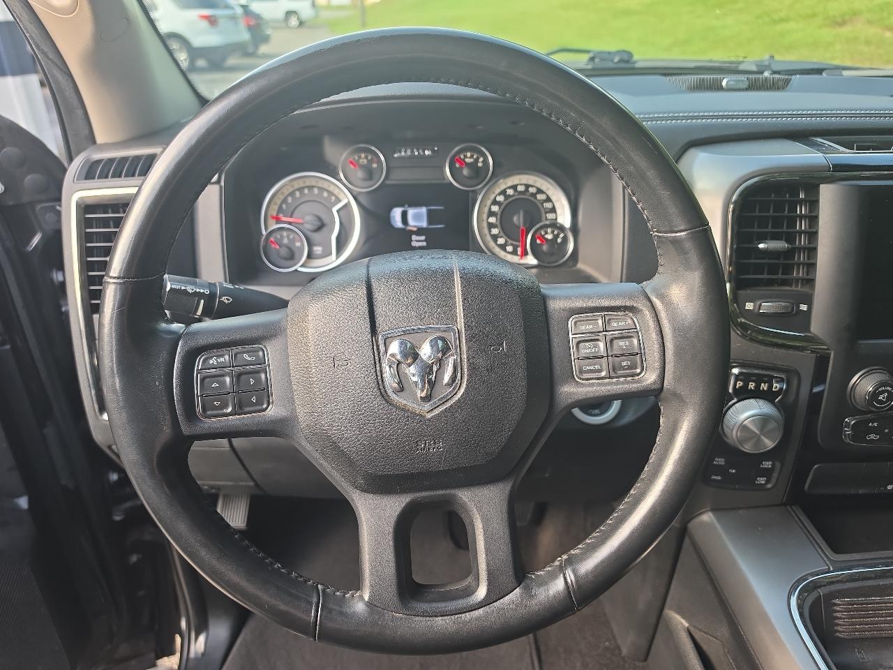 RAM 1500 Night 4x4 Crew Cab 5'7" Box 2017