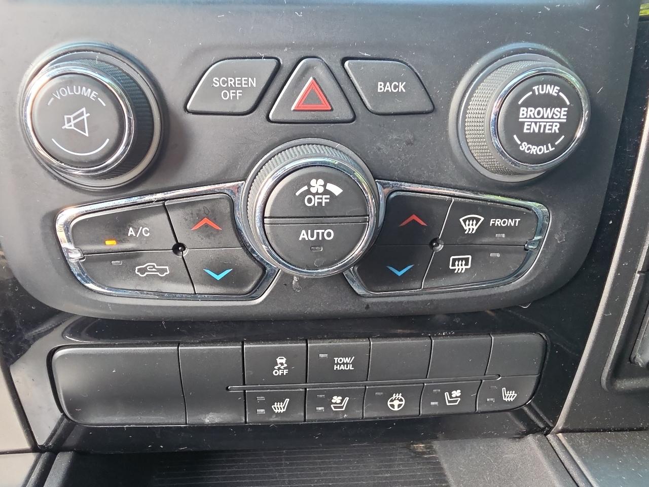 RAM 1500 Night 4x4 Crew Cab 5'7" Box 2017