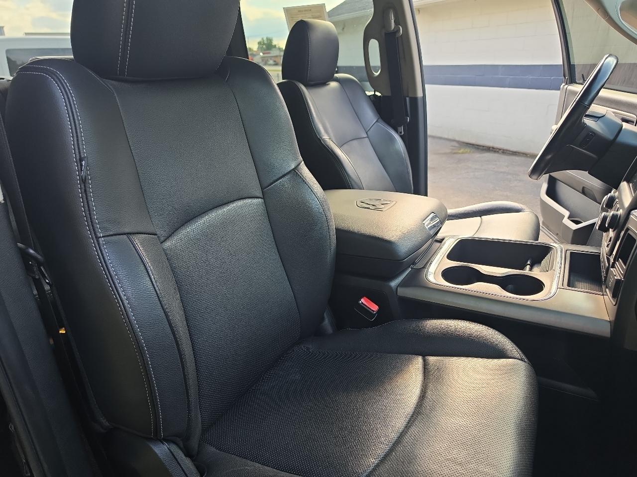 RAM 1500 Night 4x4 Crew Cab 5'7" Box 2017