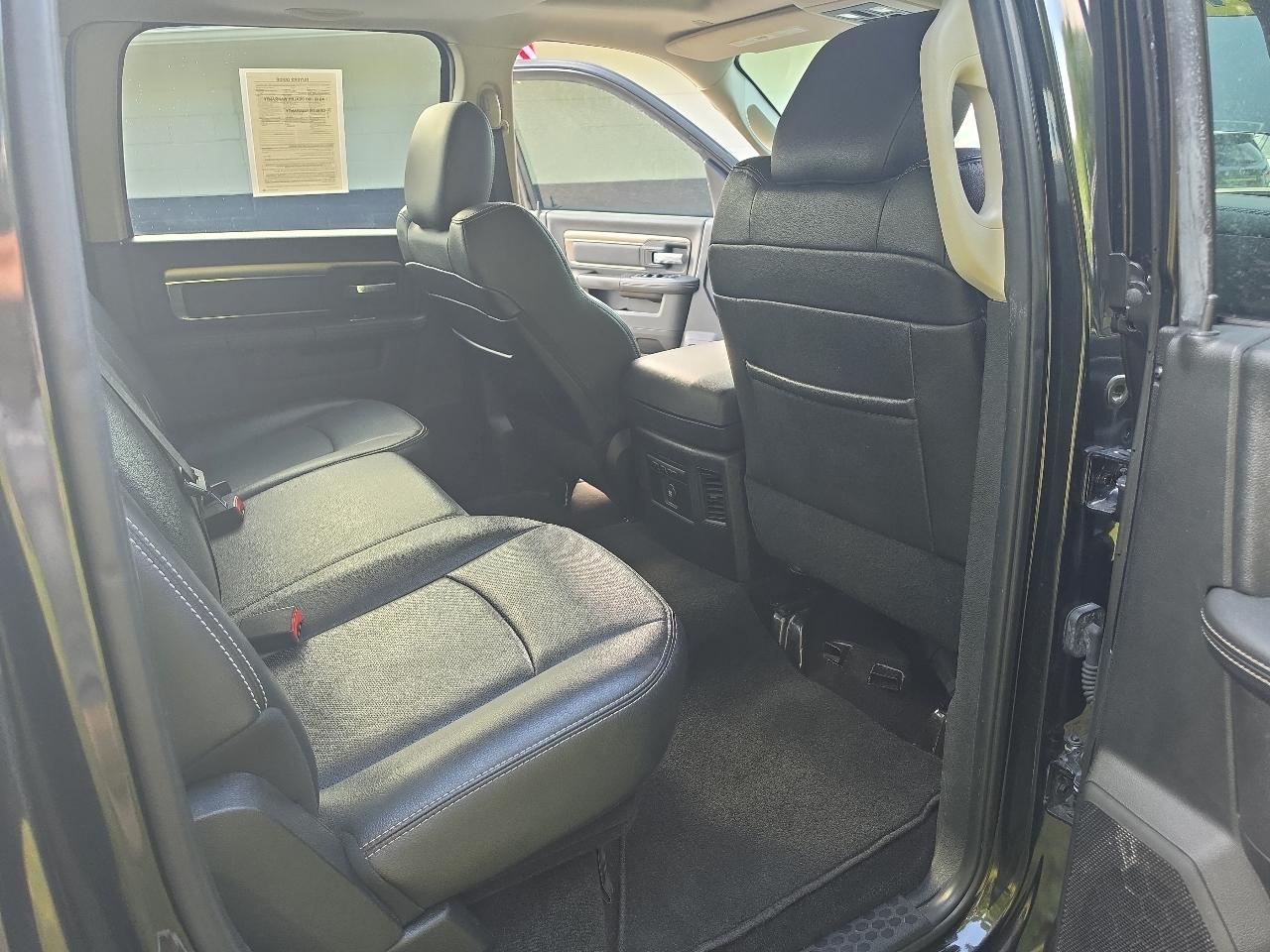 RAM 1500 Night 4x4 Crew Cab 5'7" Box 2017