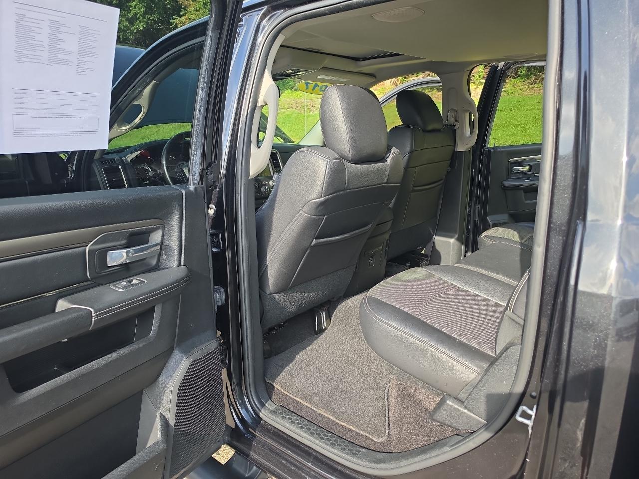 RAM 1500 Night 4x4 Crew Cab 5'7" Box 2017