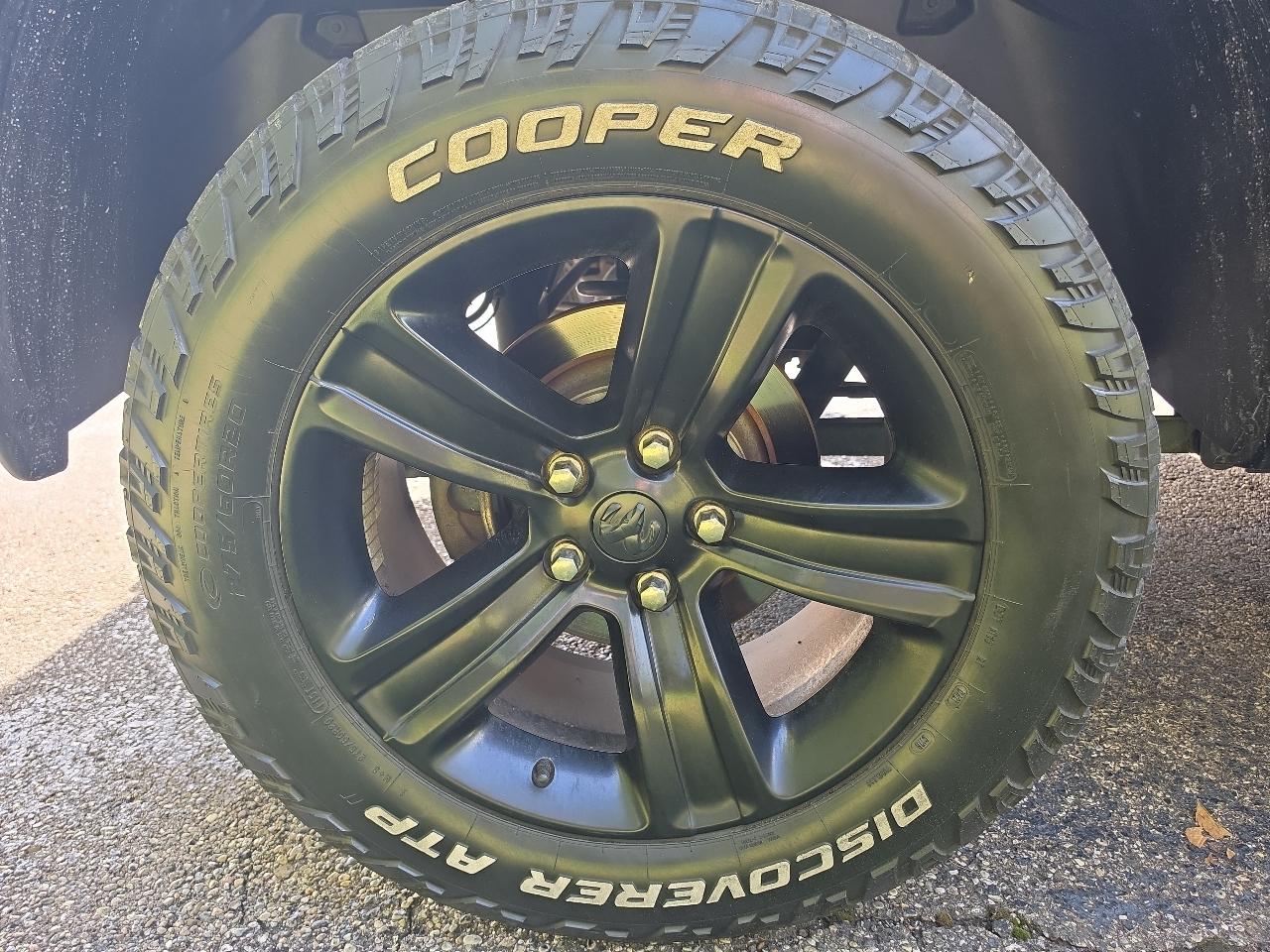 RAM 1500 Night 4x4 Crew Cab 5'7" Box 2017