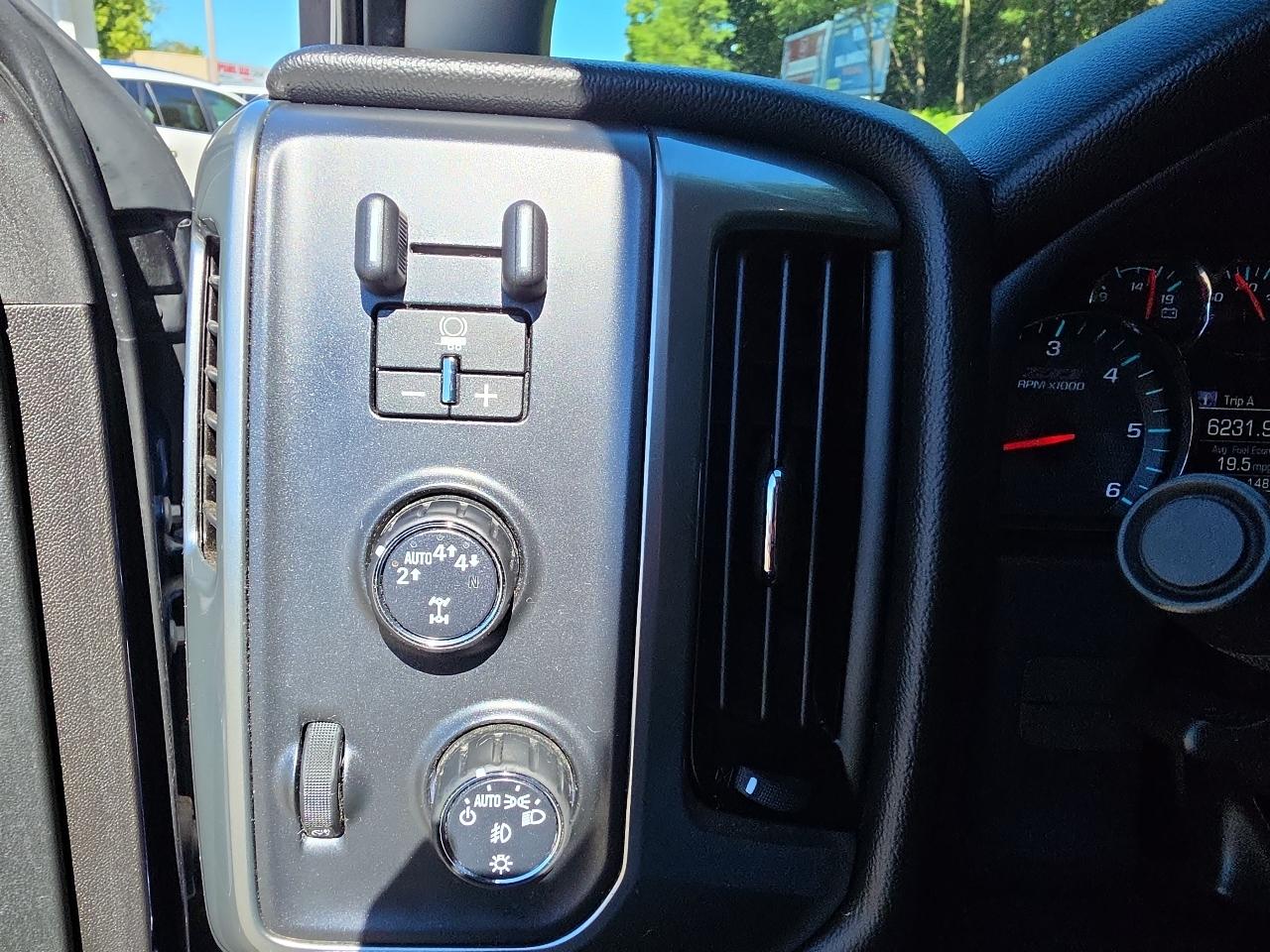 Chevrolet Silverado 1500 4WD Double Cab 143.5" LT w/2LT 2018