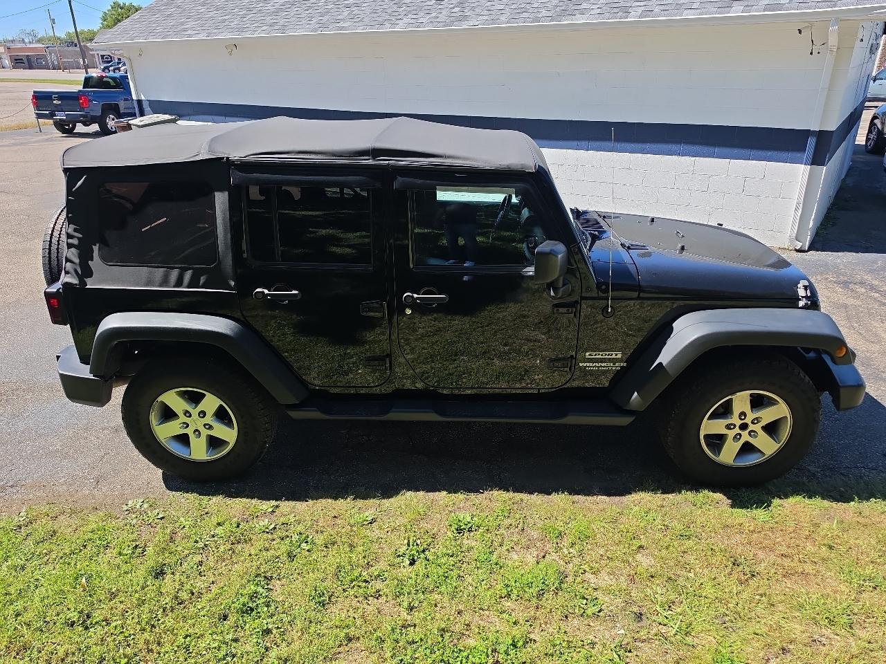 Jeep Wrangler Unlimited 4WD 4dr Sport 2016