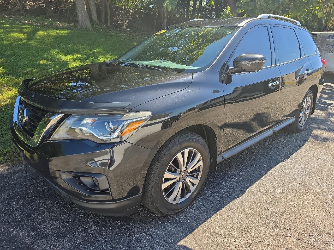 Nissan Pathfinder 4x4 SL 2017