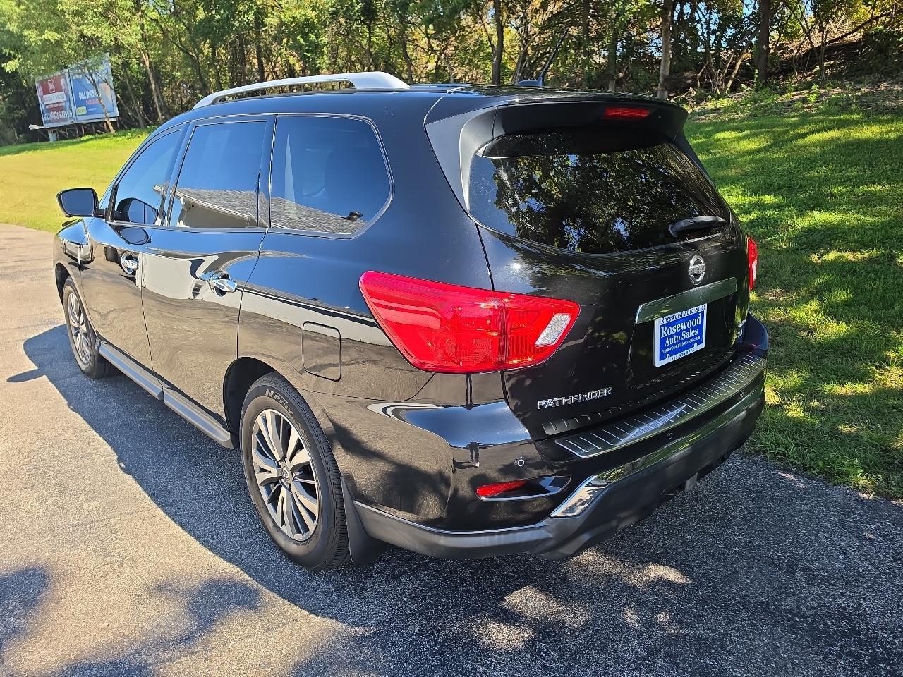Nissan Pathfinder 4x4 SL 2017