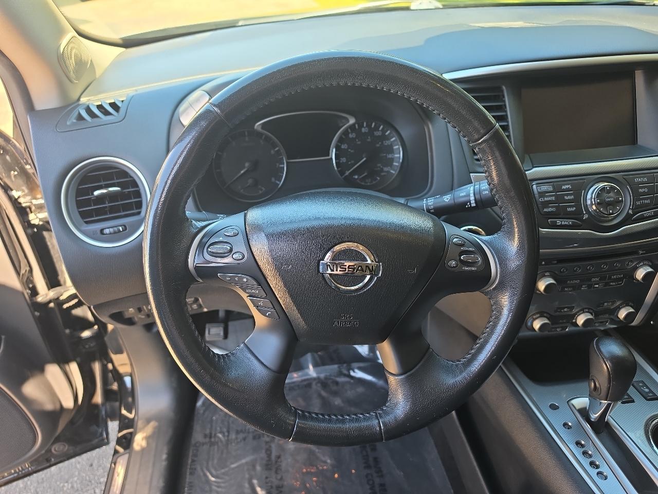 Nissan Pathfinder 4x4 SL 2017