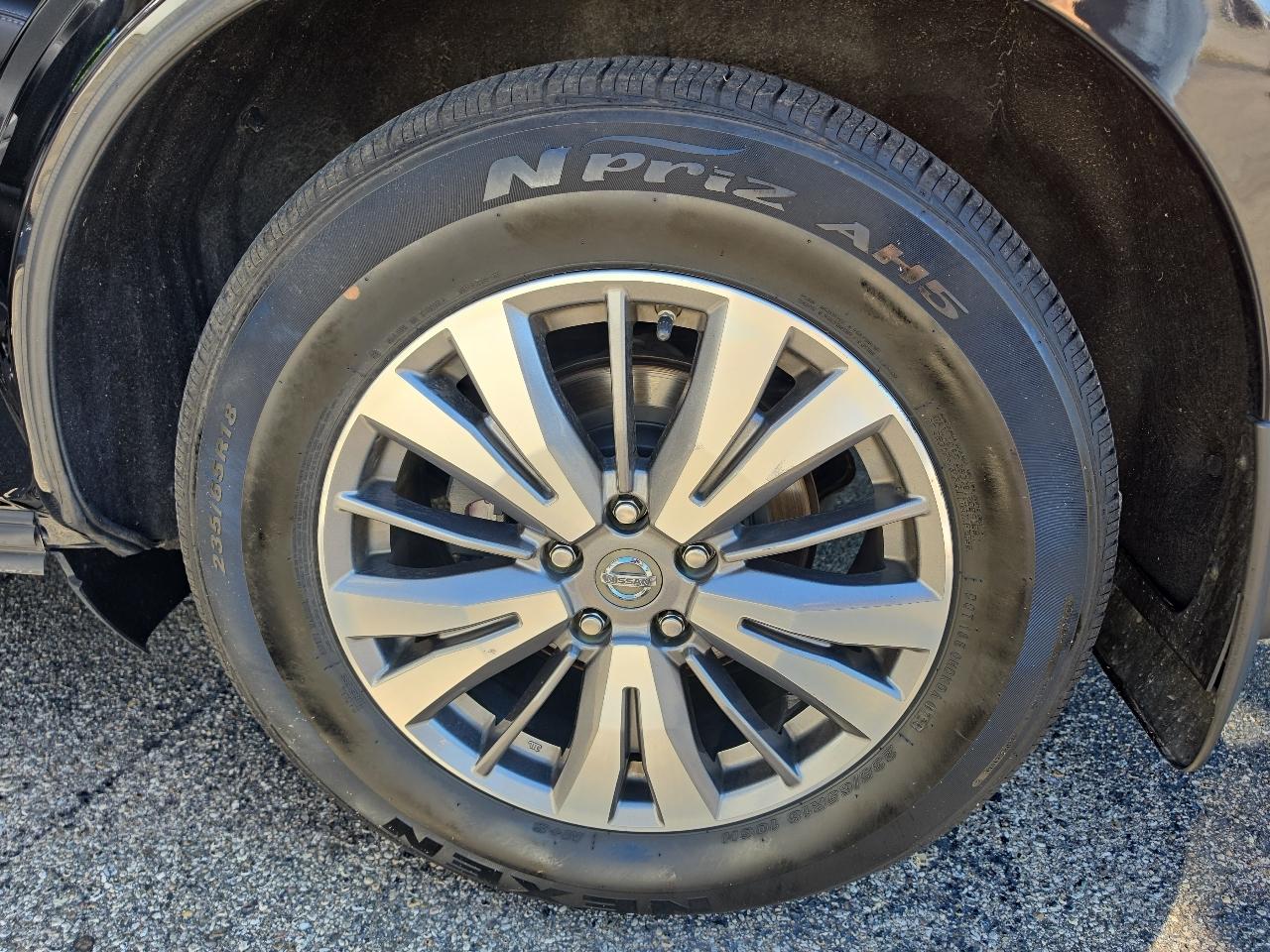 Nissan Pathfinder 4x4 SL 2017