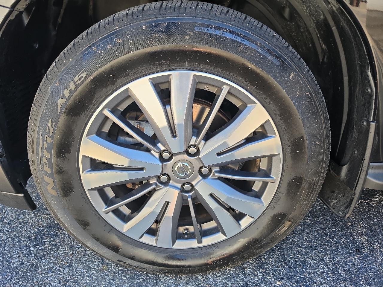 Nissan Pathfinder 4x4 SL 2017