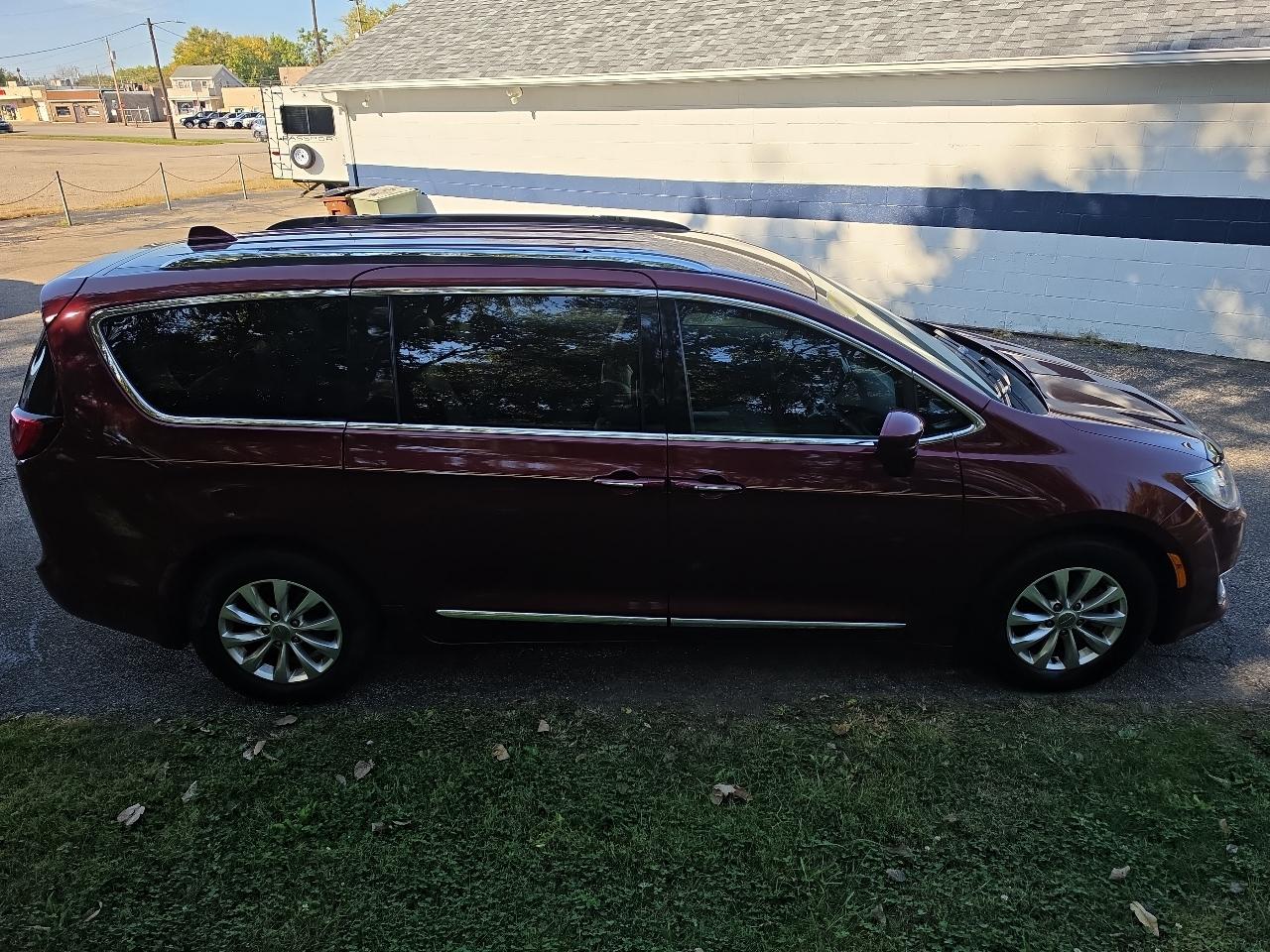 Chrysler Pacifica Touring L FWD 2018