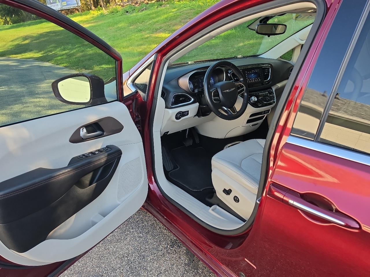 Chrysler Pacifica Touring L FWD 2018