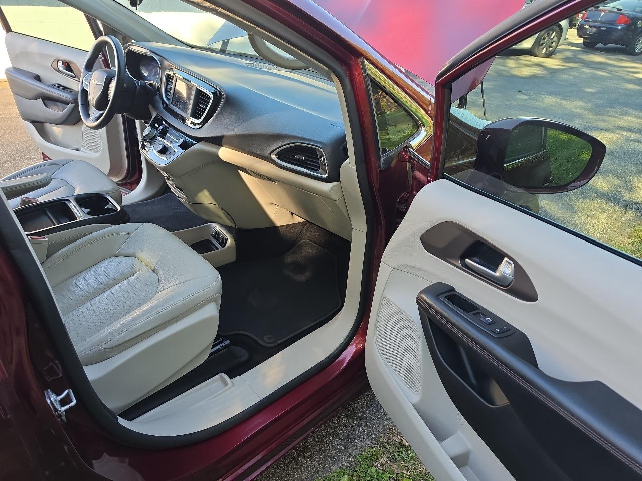Chrysler Pacifica Touring L FWD 2018