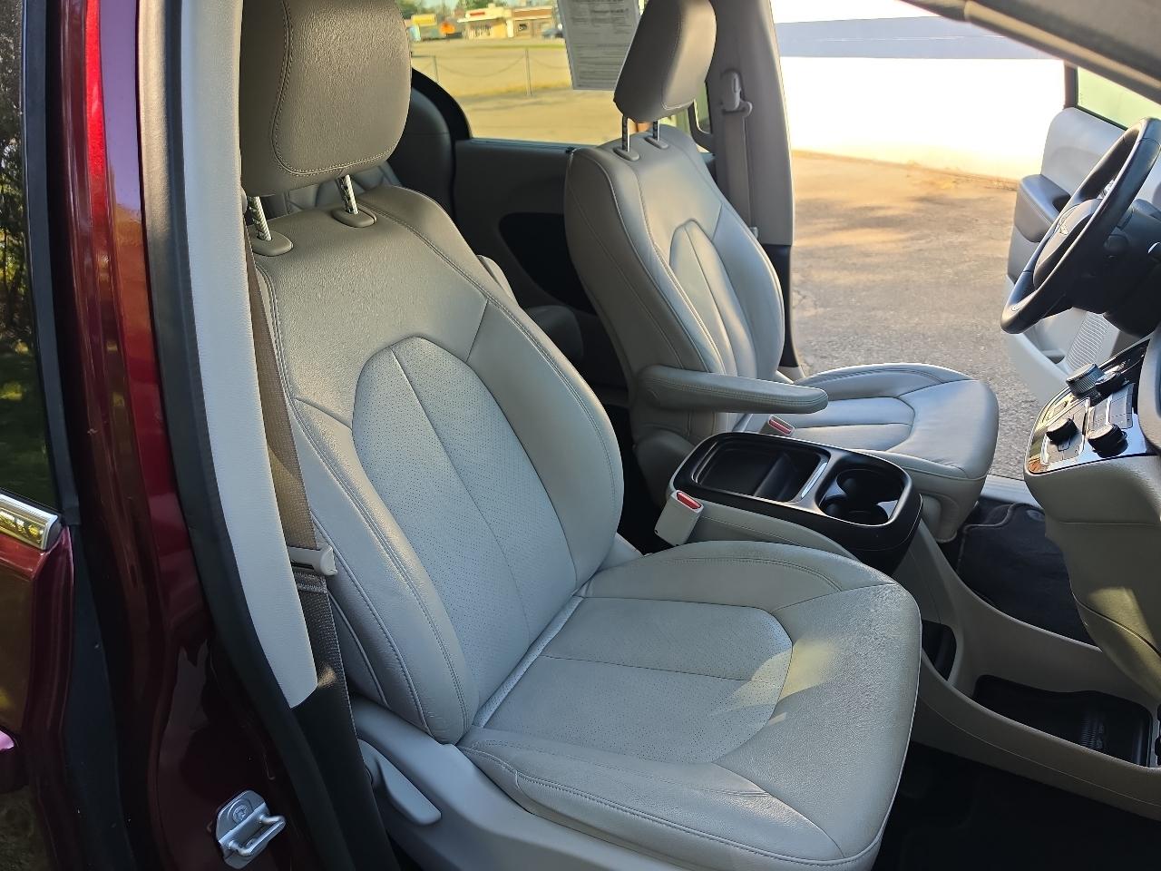 Chrysler Pacifica Touring L FWD 2018