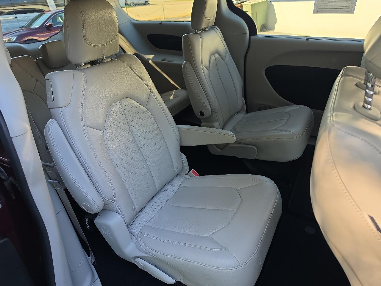 Chrysler Pacifica Touring L FWD 2018