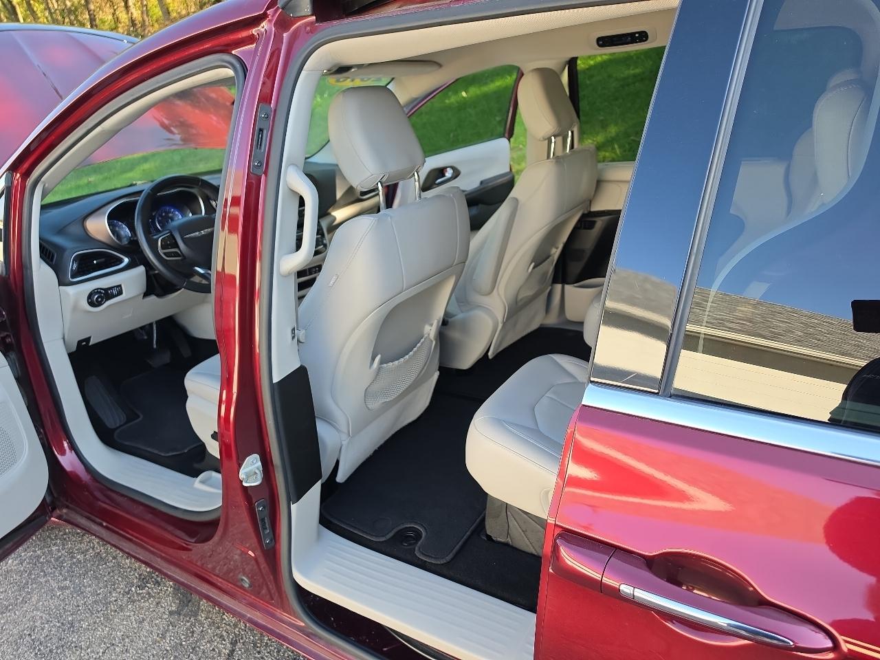 Chrysler Pacifica Touring L FWD 2018