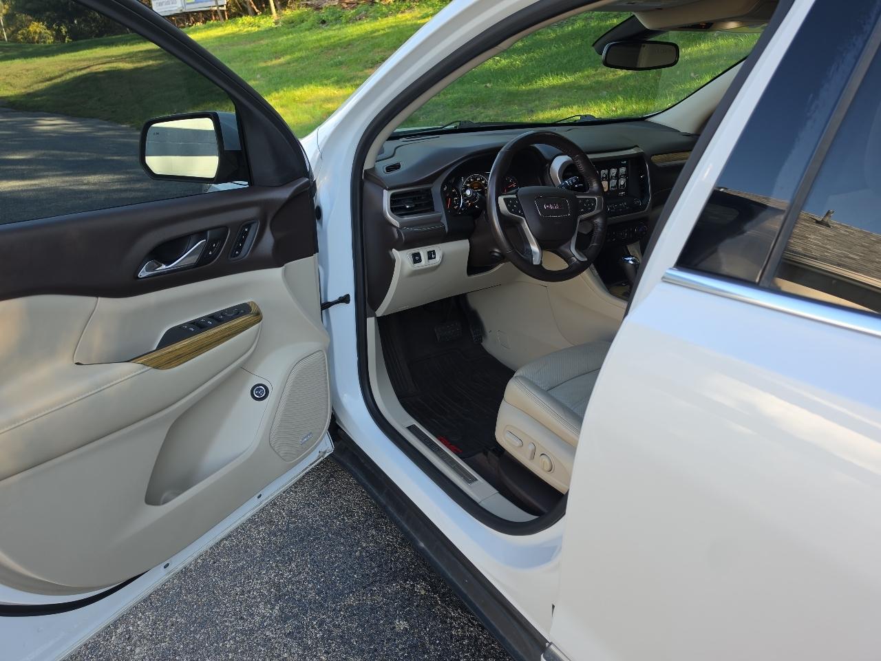 GMC Acadia FWD 4dr Denali 2017