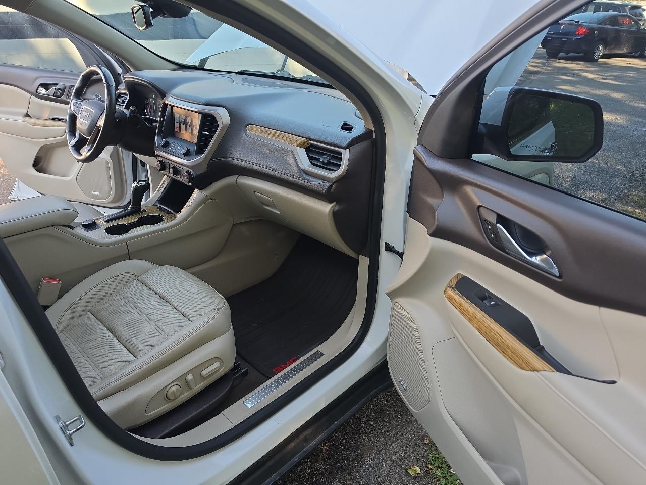 GMC Acadia FWD 4dr Denali 2017