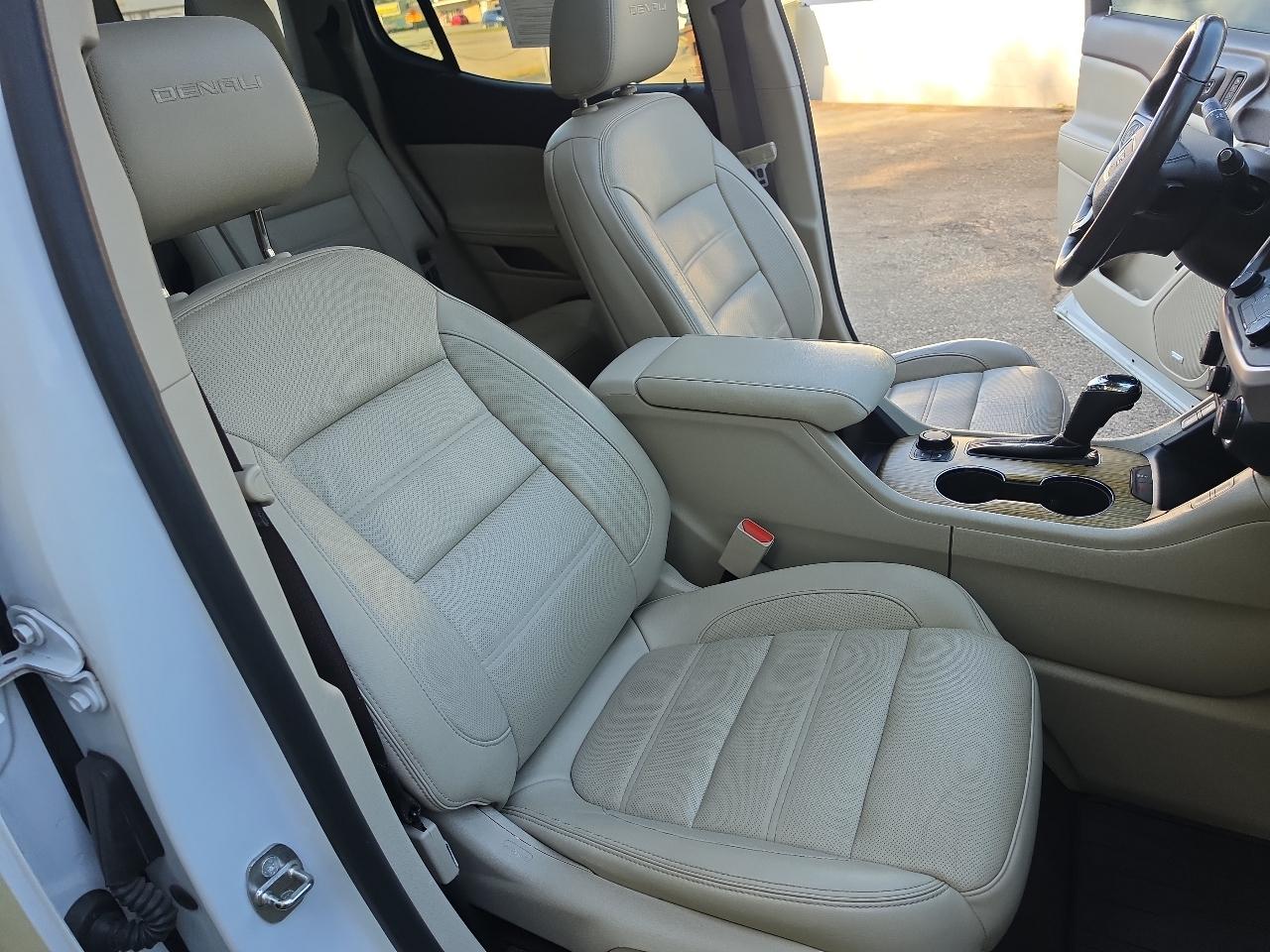GMC Acadia FWD 4dr Denali 2017