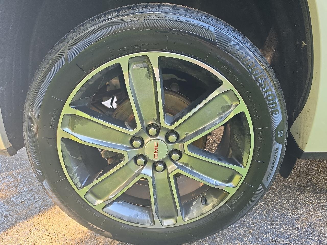 GMC Acadia FWD 4dr Denali 2017