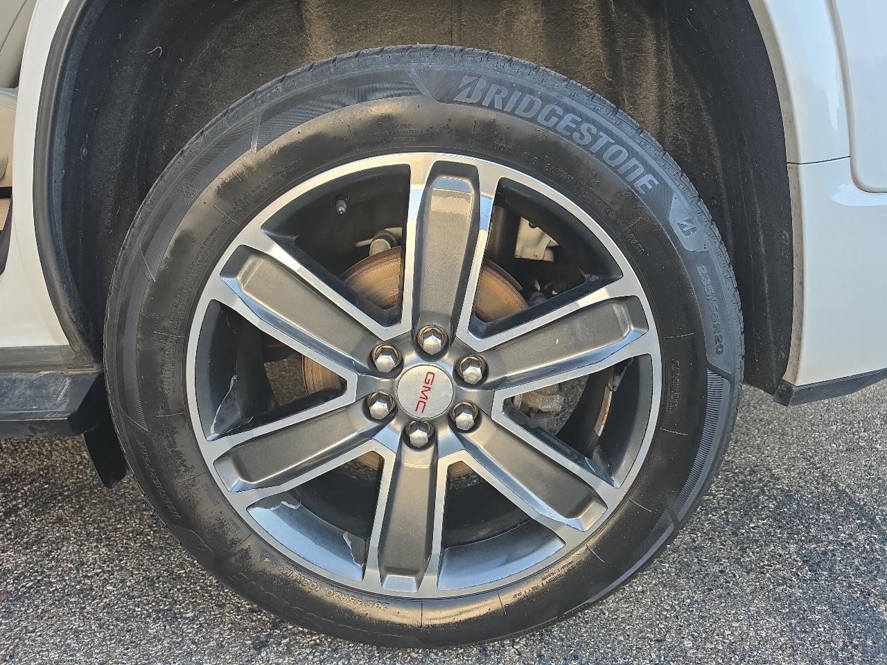 GMC Acadia FWD 4dr Denali 2017