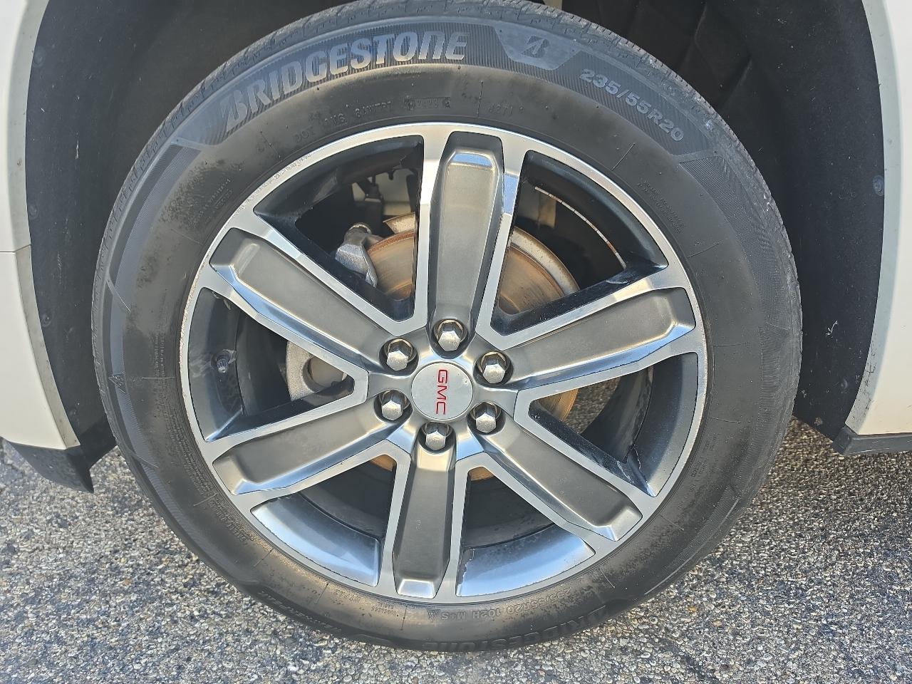 GMC Acadia FWD 4dr Denali 2017