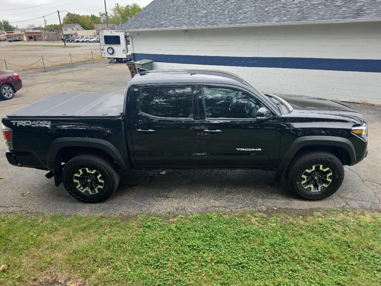 Toyota Tacoma 4WD SR Double Cab 5' Bed V6 AT (Natl) 2023