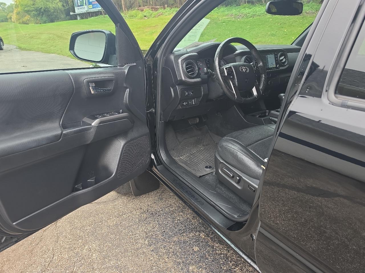 Toyota Tacoma 4WD SR Double Cab 5' Bed V6 AT (Natl) 2023