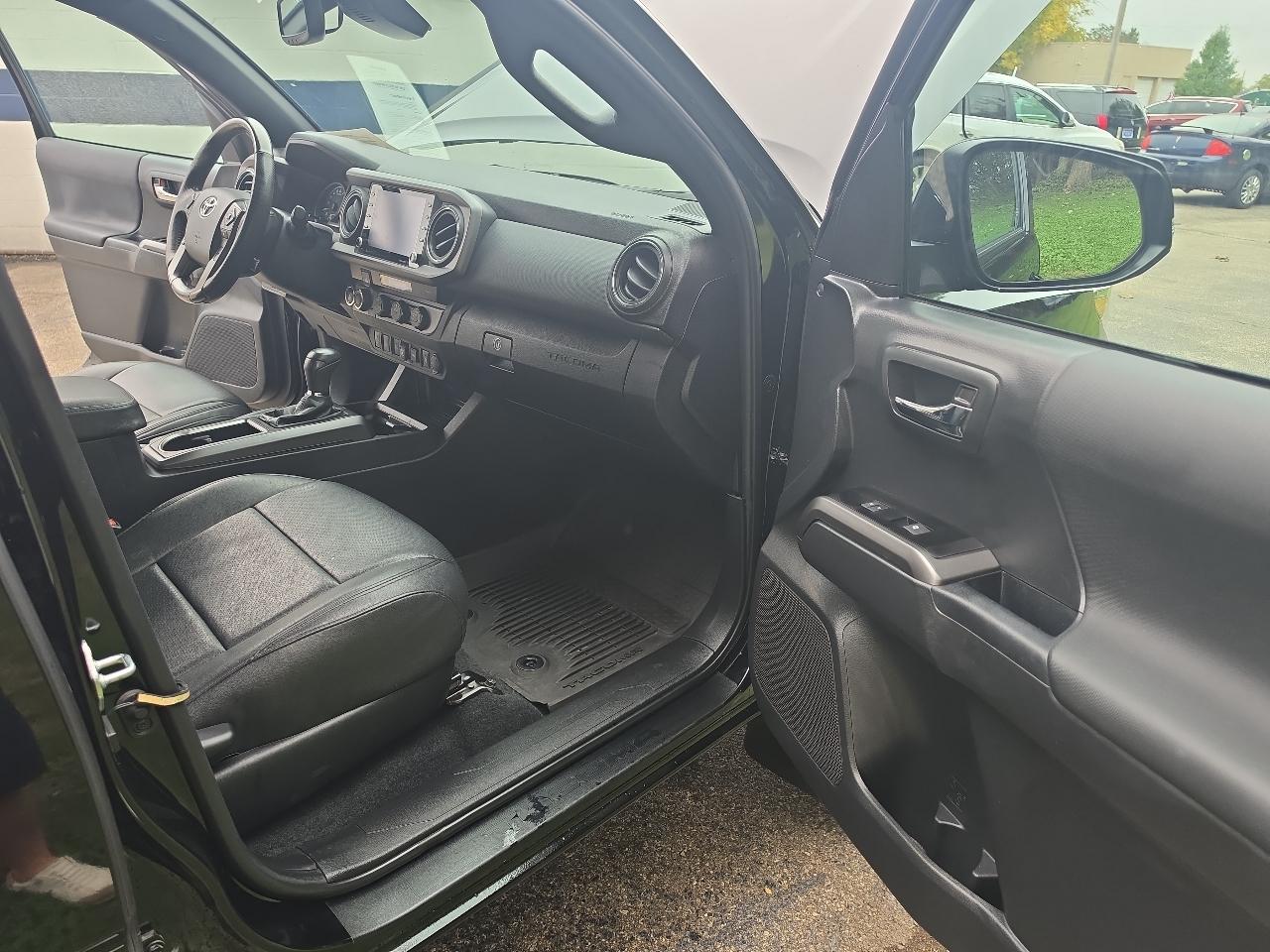 Toyota Tacoma 4WD SR Double Cab 5' Bed V6 AT (Natl) 2023