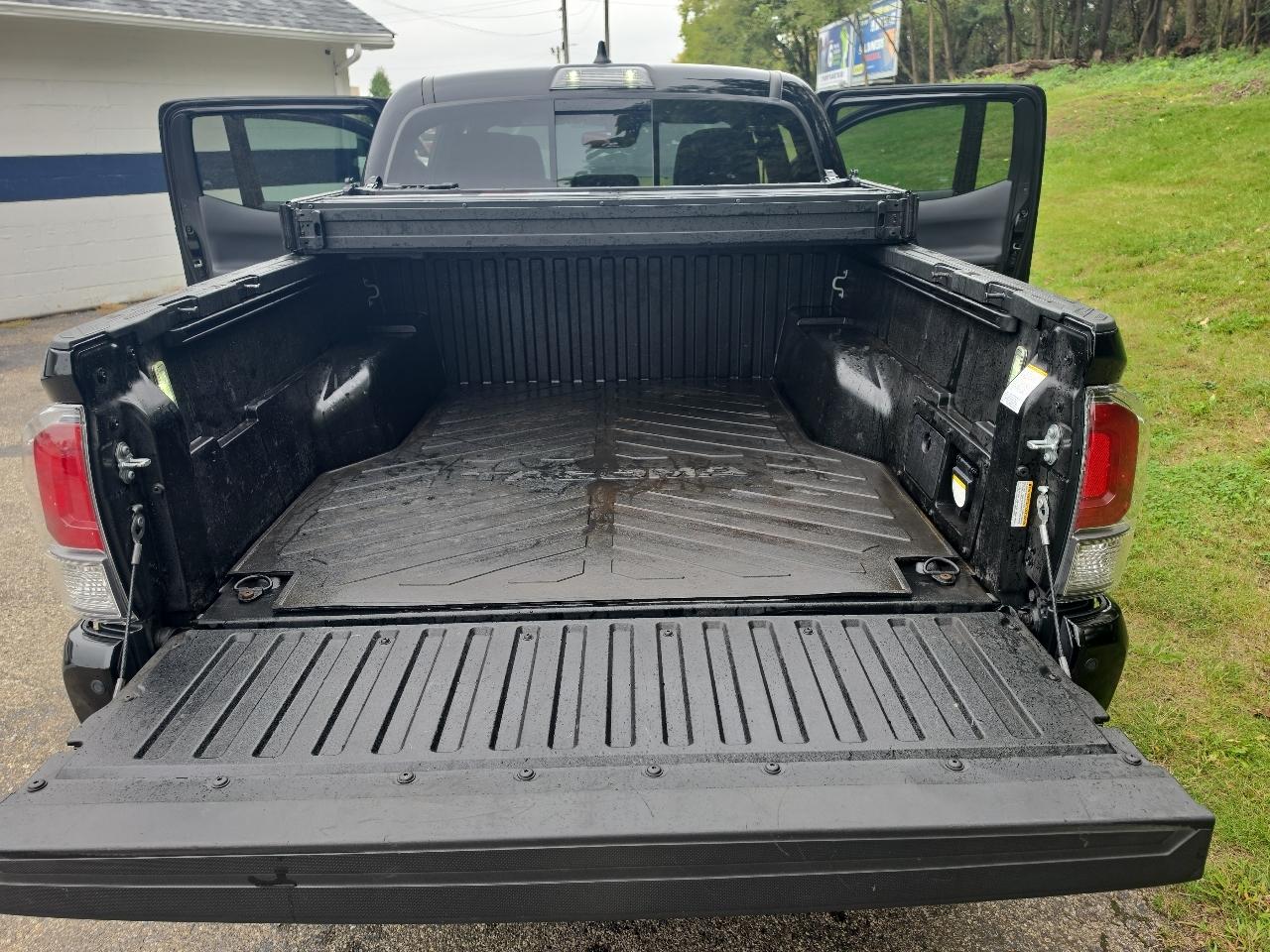 Toyota Tacoma 4WD SR Double Cab 5' Bed V6 AT (Natl) 2023