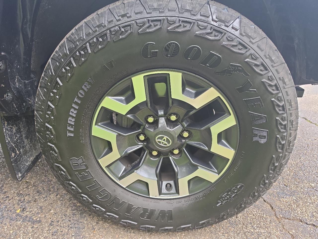 Toyota Tacoma 4WD SR Double Cab 5' Bed V6 AT (Natl) 2023