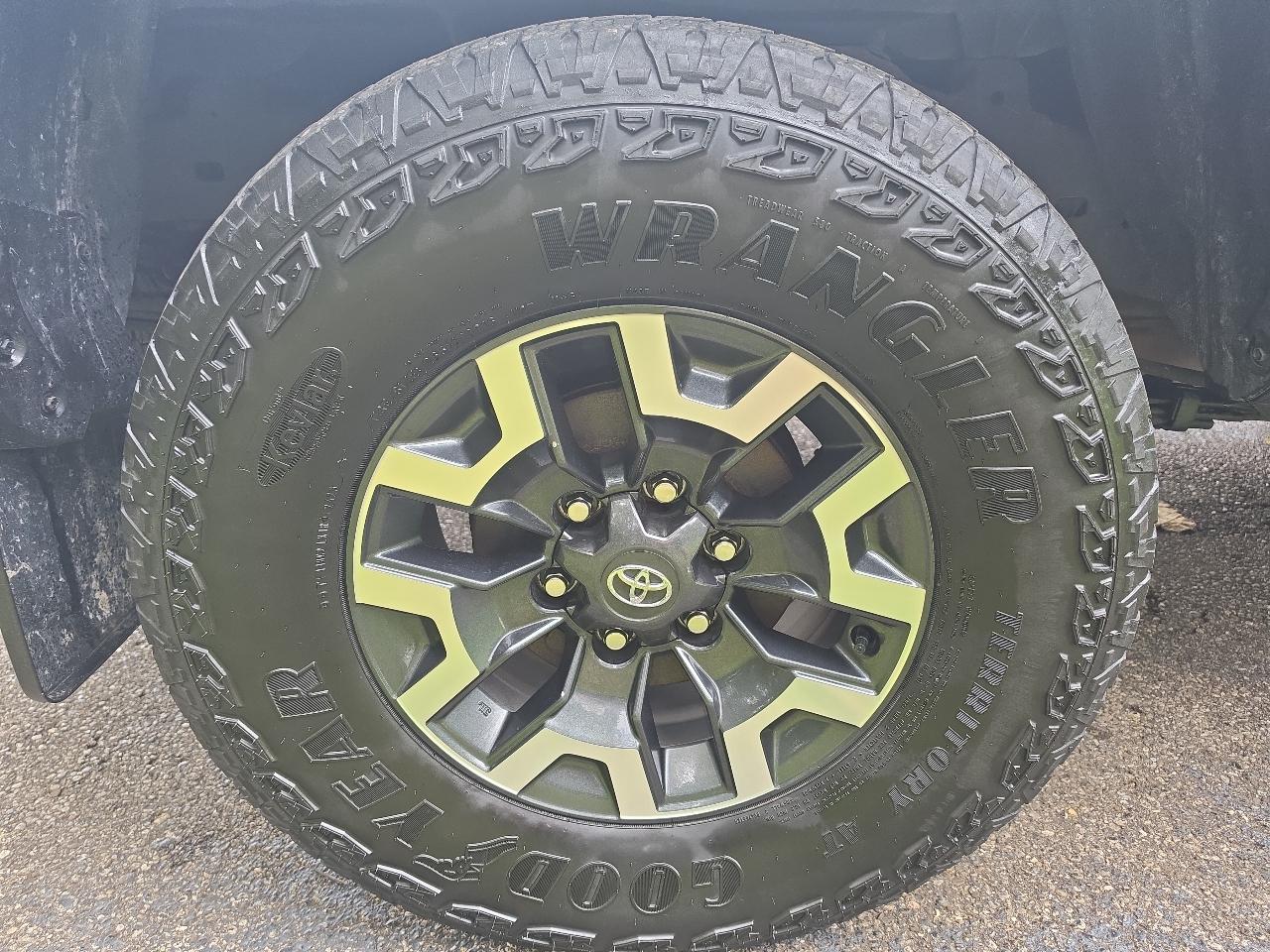 Toyota Tacoma 4WD SR Double Cab 5' Bed V6 AT (Natl) 2023