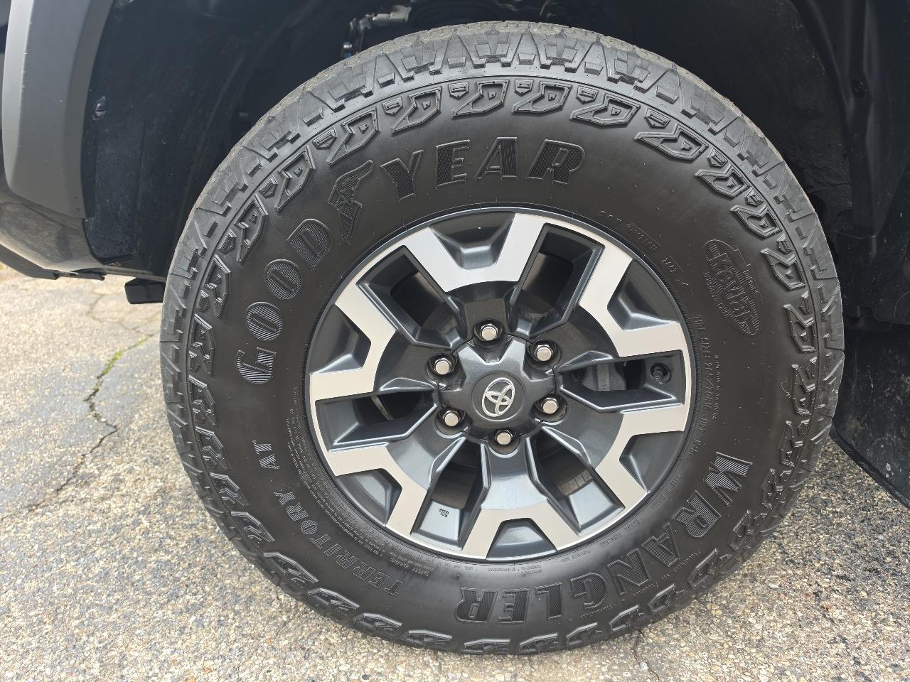 Toyota Tacoma 4WD SR Double Cab 5' Bed V6 AT (Natl) 2023