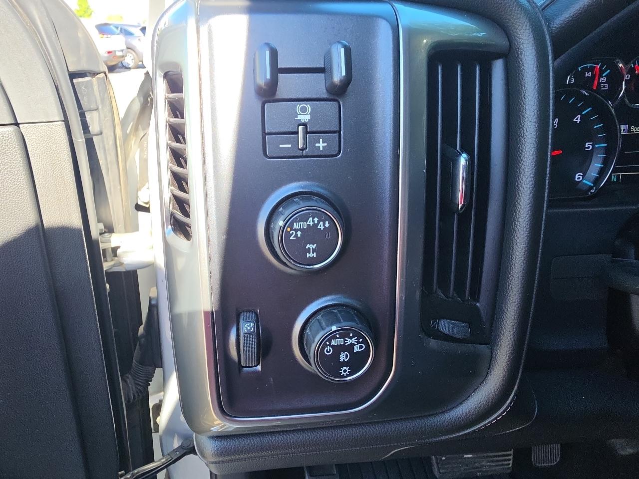 Chevrolet Silverado 1500 4WD Crew Cab 143.5" LTZ w/1LZ 2018